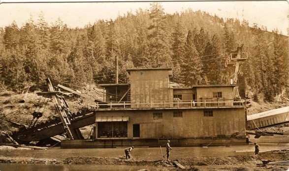 cleelum,gold,dredge,on,swauk,creek,1915